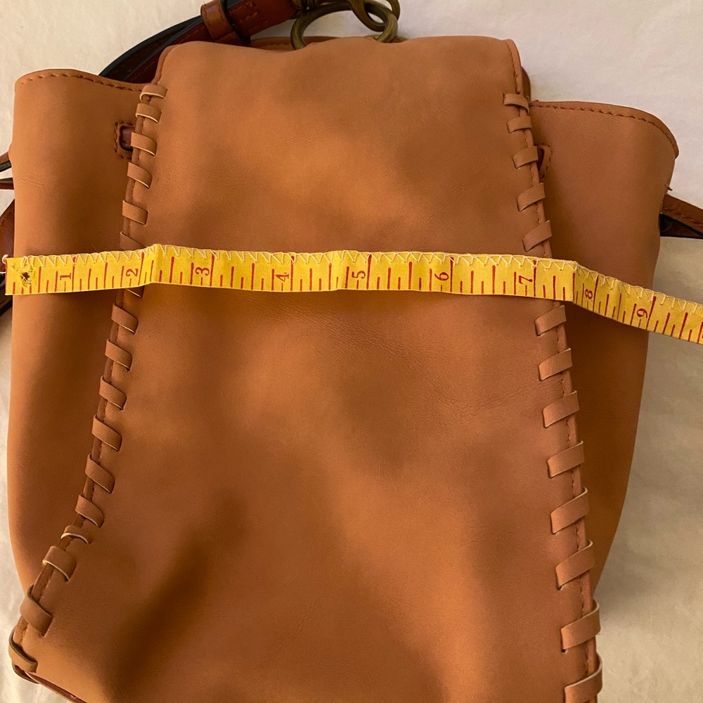 Universal Thread drawstring crossbody bag. - Picture 4 of 10